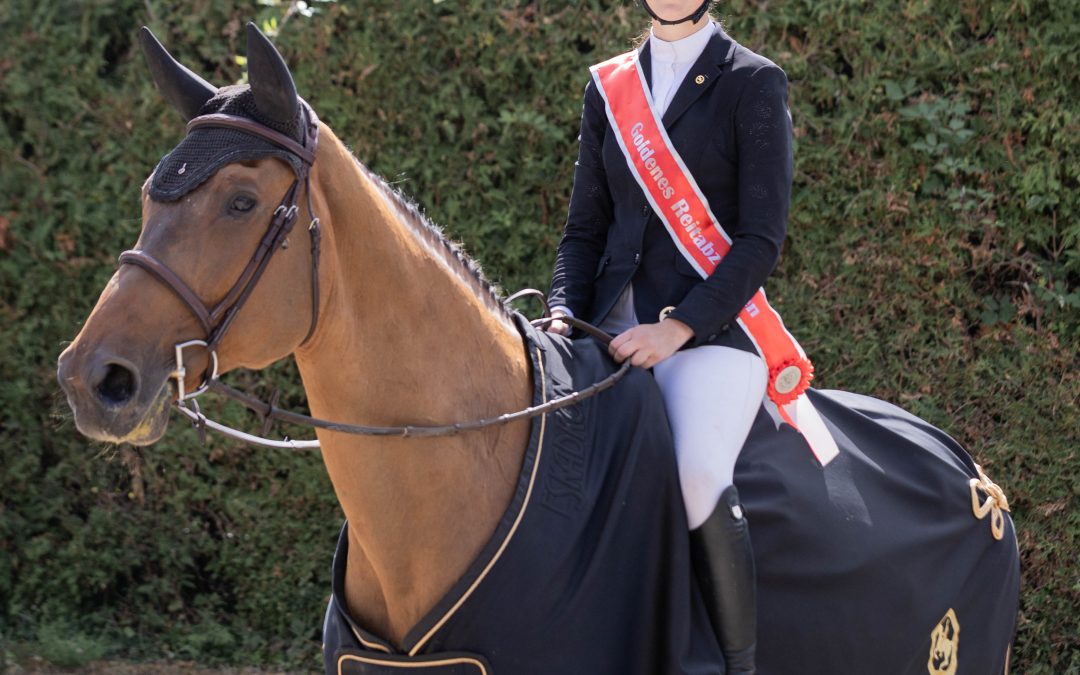 Goldenes Reitabzeichen f&uuml;r Sarah Gruber