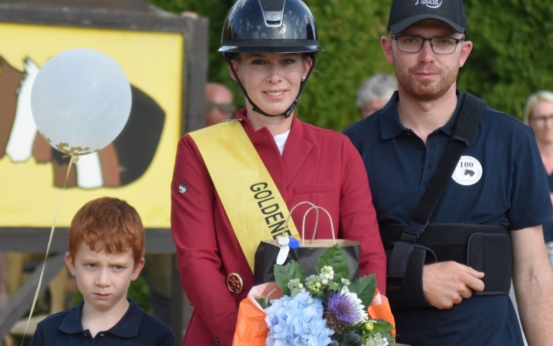 Goldenes Reitabzeichen f&uuml;r Lisa H&ouml;hler